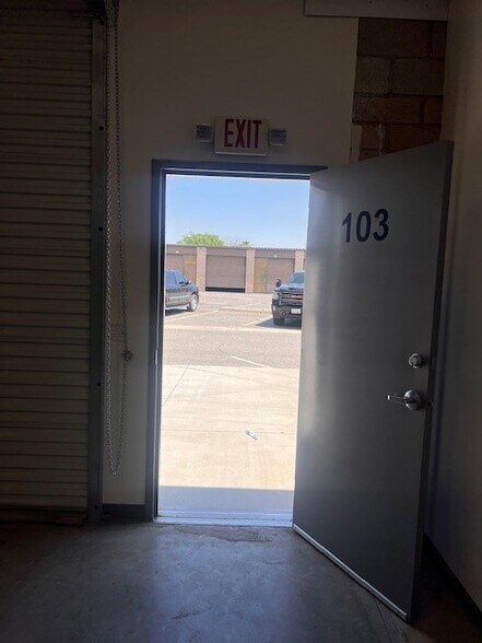 More Photos Of 501 Workman St, Bakersfield Light Distribution For Lease
