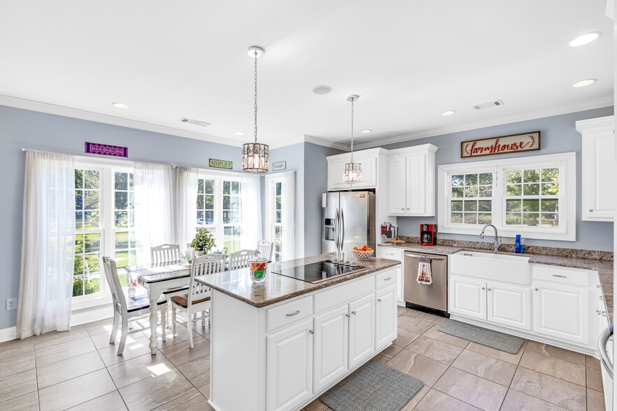 More Photos Of 110 Bethel Village Rd, Eastman Hotel For Sale