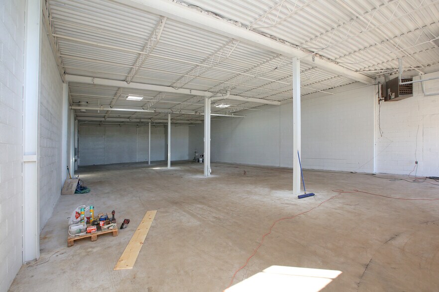 More Photos Of 51 Comstock Rd, Toronto Warehouse For Lease
