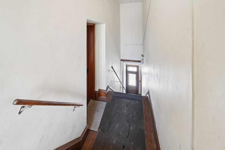 More Photos Of 122-124 N Main St, Jefferson Storefront Retail Residential For Sale