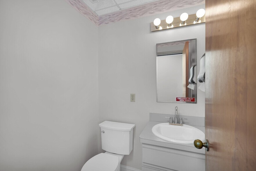 More Photos Of 3599 University Blvd S, Jacksonville Medical For Sale