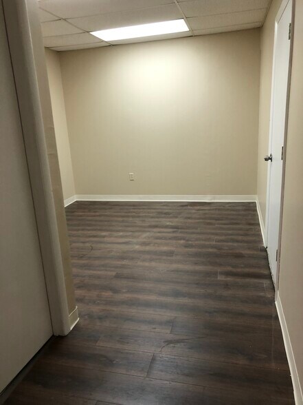 More Photos Of 1335 Bennett Dr, Longwood Warehouse For Lease