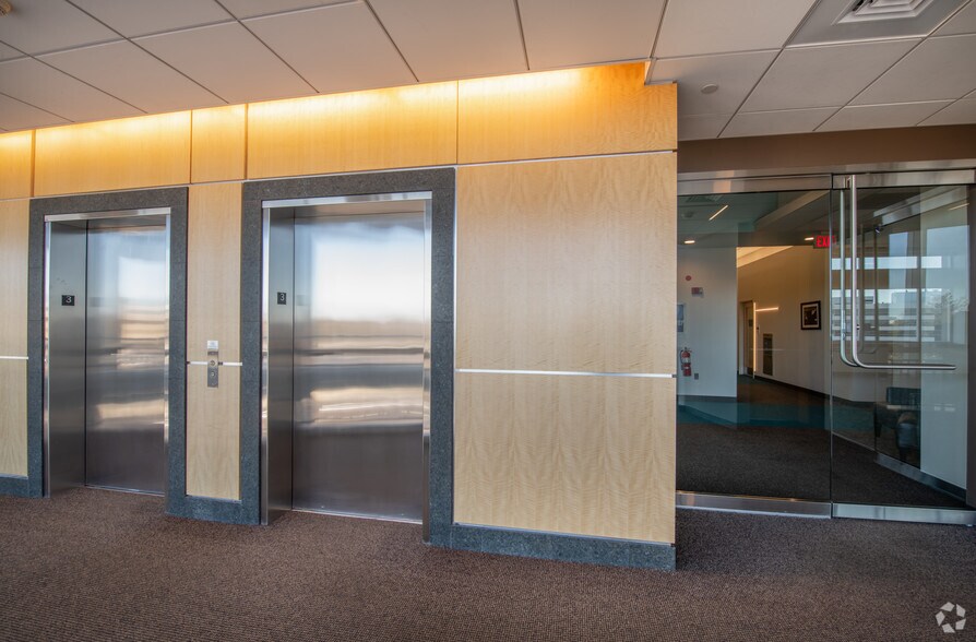 More Photos Of 3 Van de Graaff Dr, Burlington Office For Lease