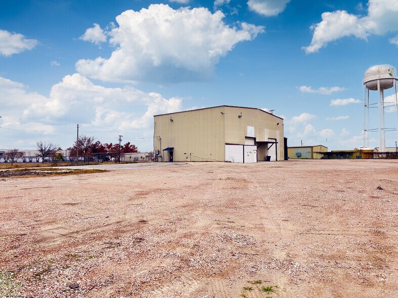 More Photos Of 4618 Ed Rutherford Rd, Greenville Industrial For Lease