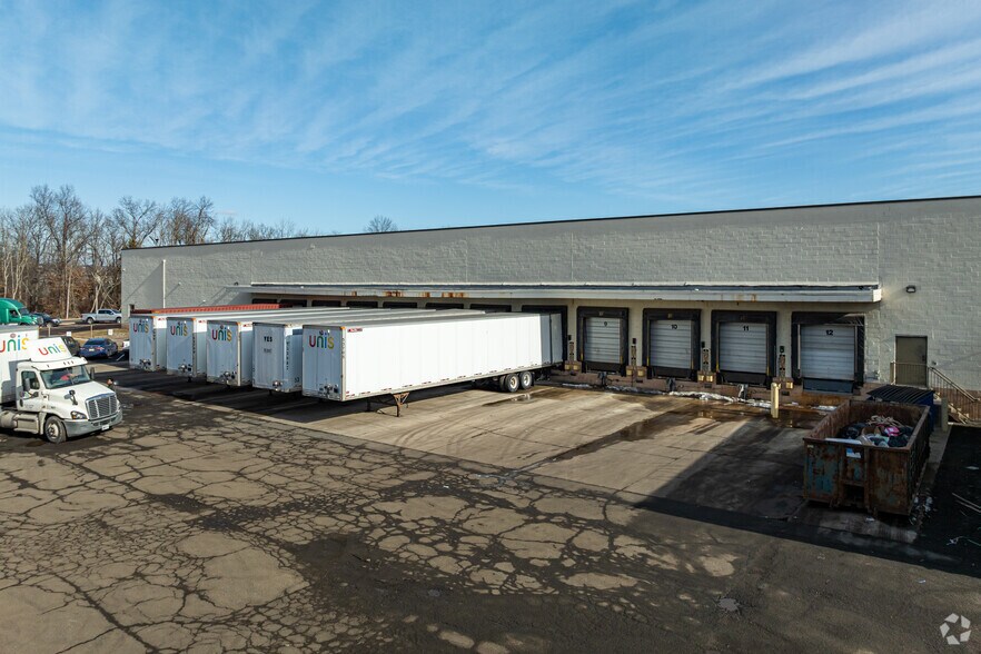 More Photos Of 101 Cottontail Ln, Somerset Warehouse For Lease