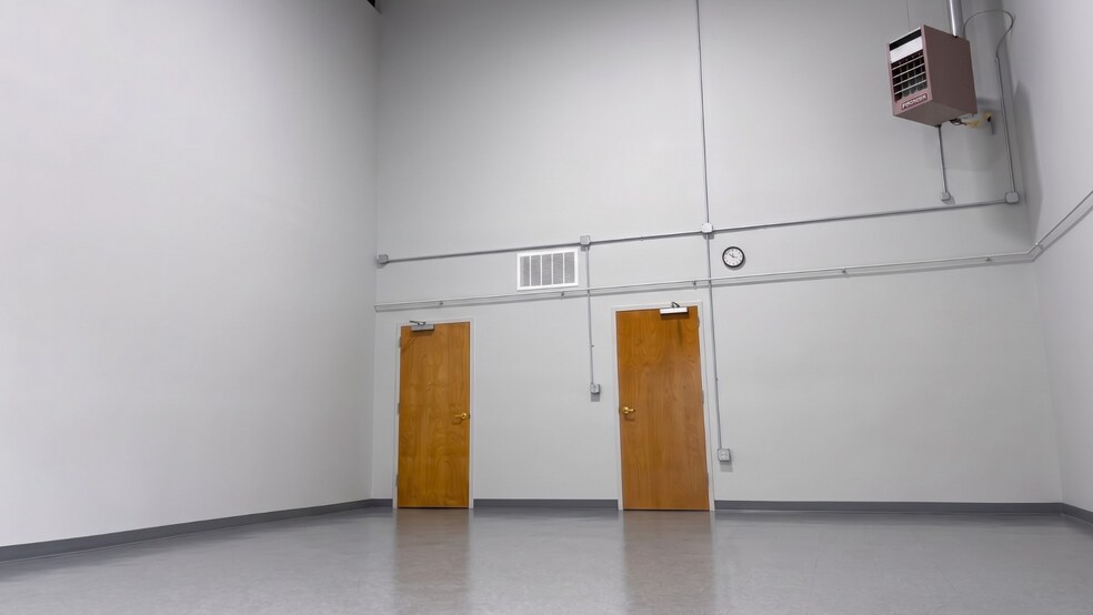 More Photos Of 10821 Plantside Dr, Louisville Light Manufacturing For Lease