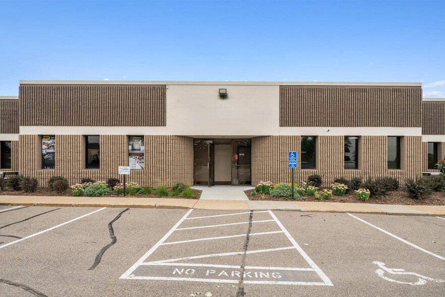 More Photos Of 9701-9727 Valley View Rd, Eden Prairie Showroom For Lease