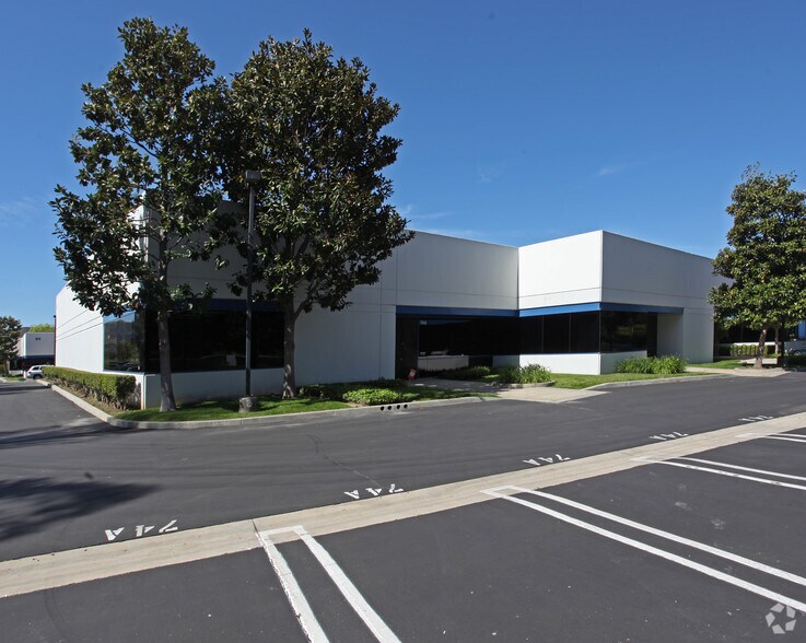 More Photos Of 74-98 W Cochran St, Simi Valley Unknown For Lease