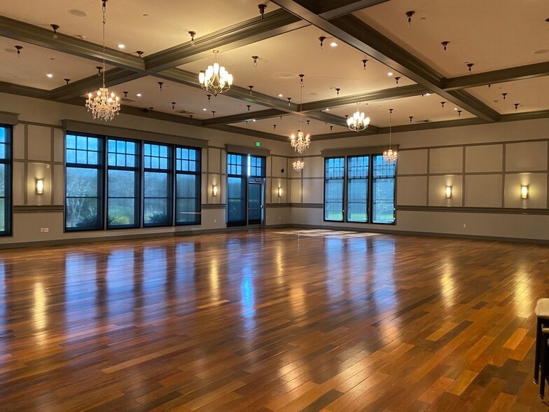 More Photos Of 3920 Gulf Fwy, Dickinson Lodge Meeting Hall For Sale