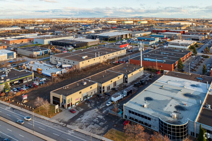 More Photos Of 9170 Boul Maurice-Duplessis, Montréal Warehouse For Lease