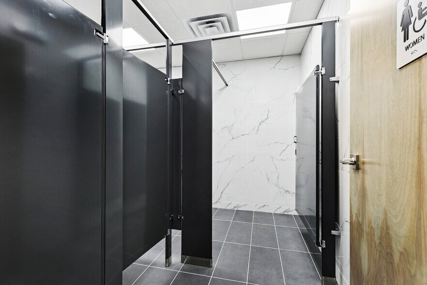 More Photos Of 8411 Parc Pl, Chalmette Office For Sale