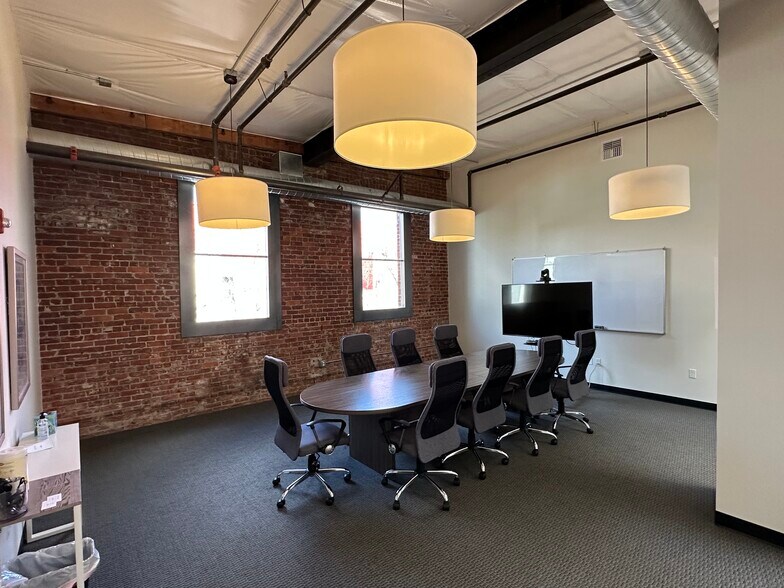 More Photos Of 600 NW Naito Pky, Portland Office For Sale