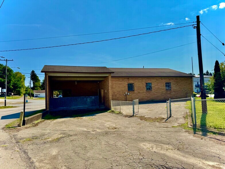 More Photos Of 1015 Main St, Conneautville Office For Sale