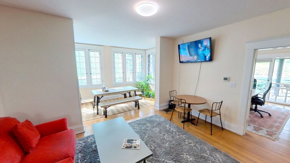 More Photos Of 2150 Alpine Pl, Cincinnati Office Residential For Lease