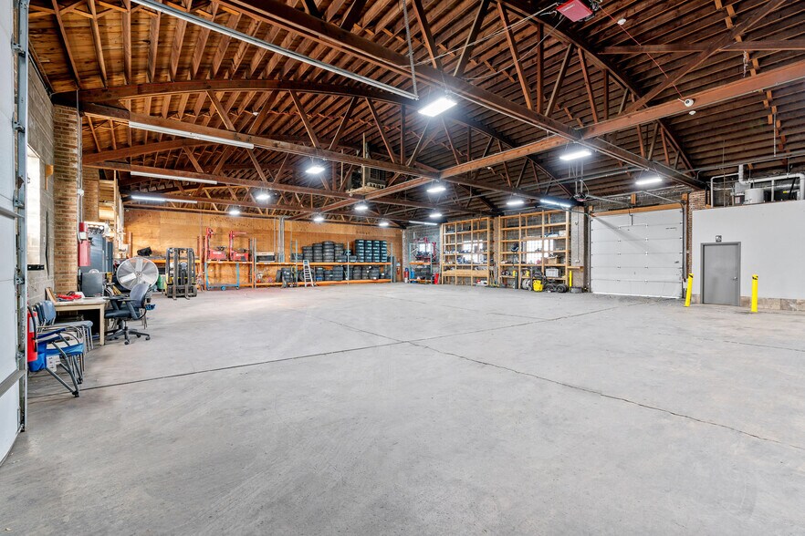 More Photos Of 9200 Kilpatrick Ave, Oak Lawn Flex For Sale