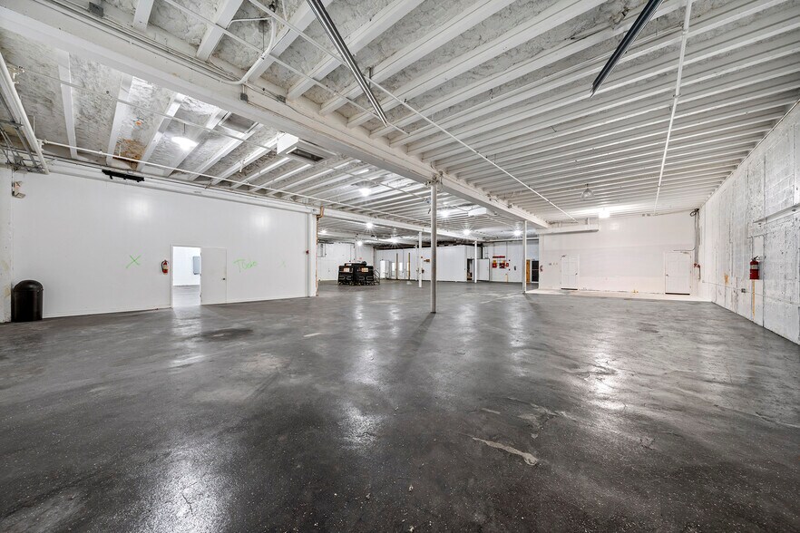 More Photos Of 2585 NW 21st Ter, Miami Warehouse For Lease