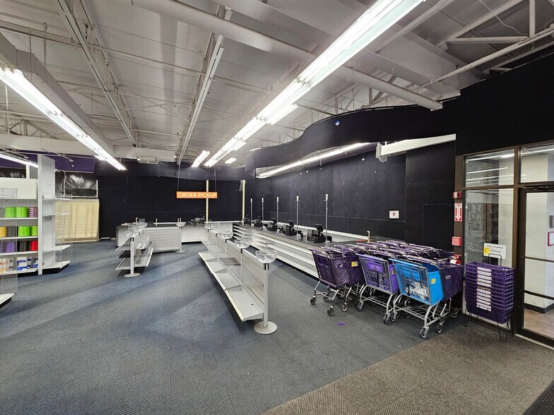 More Photos Of 321 Worcester St, Natick Freestanding For Lease