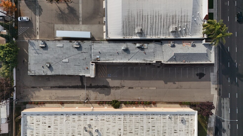 More Photos Of 2234 S Mooney Blvd, Visalia Freestanding For Sale