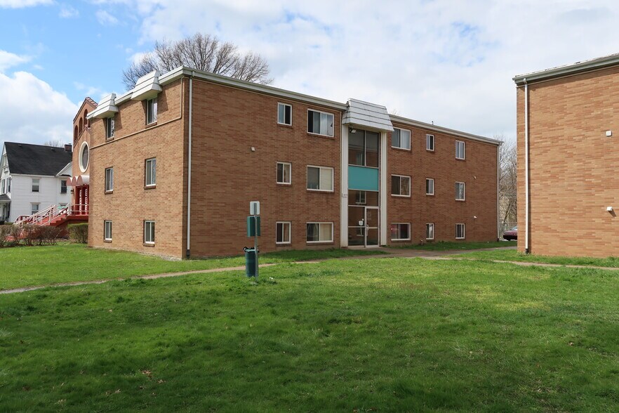 More Photos Of 1833-1845 E 31st St, Lorain Apartments For Sale