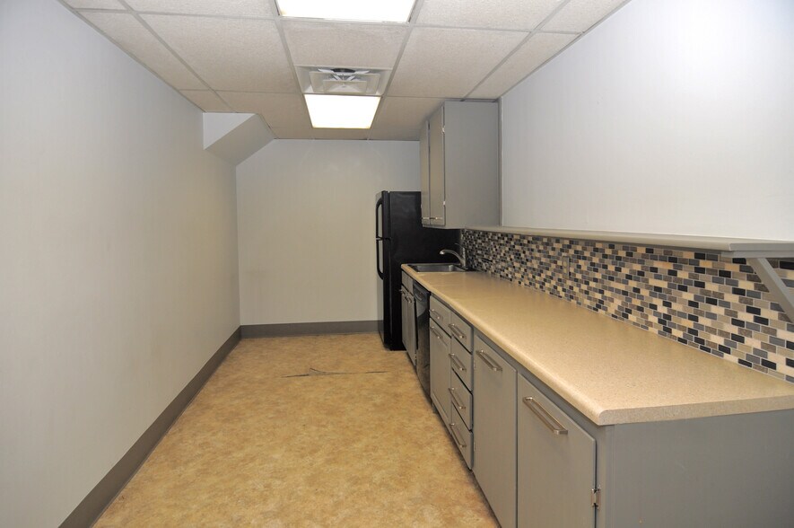 More Photos Of 1735 S 300 W, Salt Lake City Auto Dealership For Lease