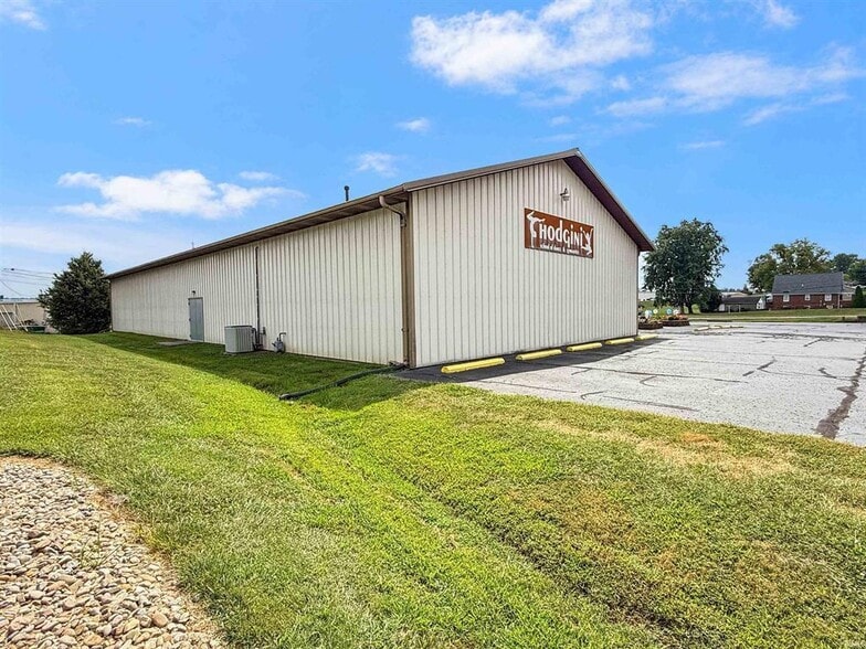 More Photos Of 412 N Truman Rd, Jasper General Retail For Sale