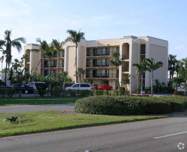 More Photos Of 2901 N Federal Hwy, Boca Raton Hotel For Lease