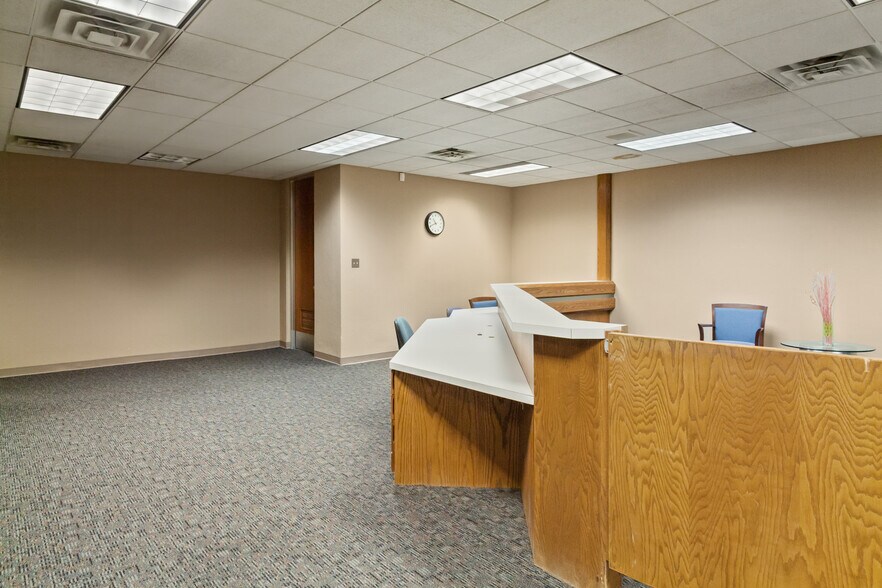 More Photos Of 17 1st Ave SW, Minot Bank For Sale