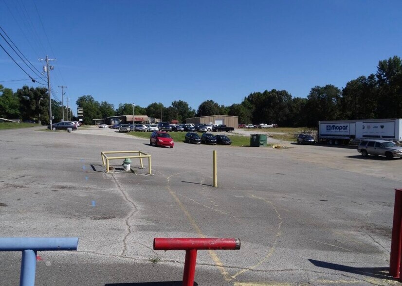 More Photos Of 813 S Parkway St, Corinth Auto Dealership For Sale