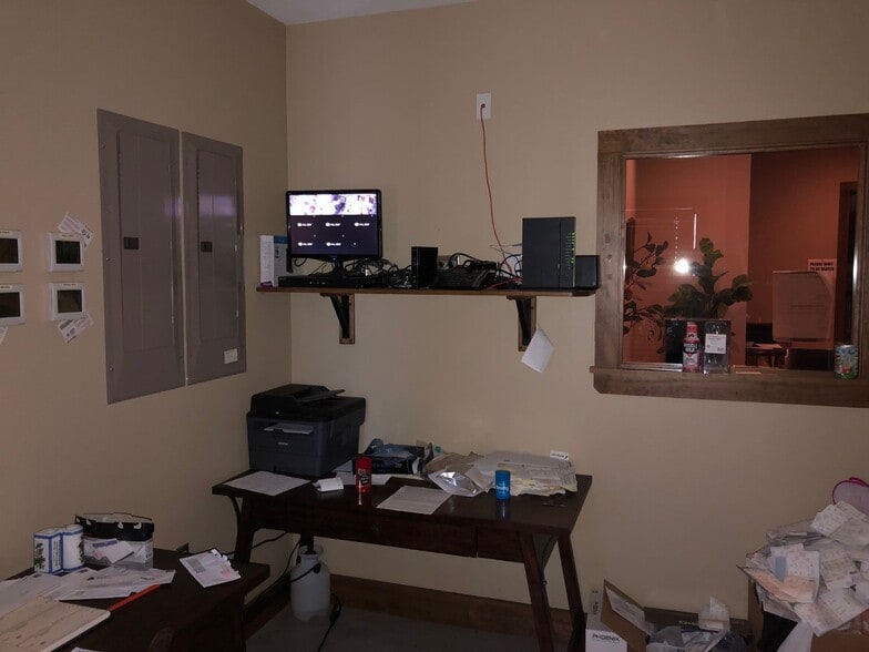 More Photos Of 13787 S Highway 281, Santo Restaurant For Lease