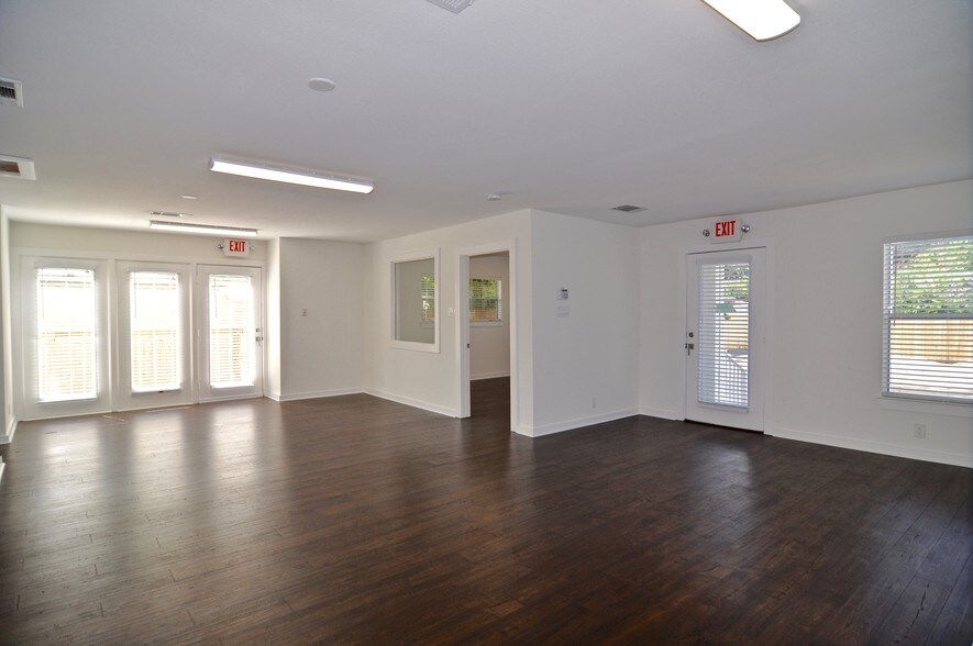 More Photos Of 910 E Cesar Chavez St, Austin Office For Lease
