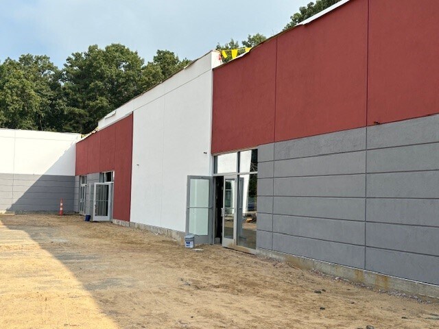 More Photos Of 901-945 Shaker Rd, Longmeadow Freestanding For Lease