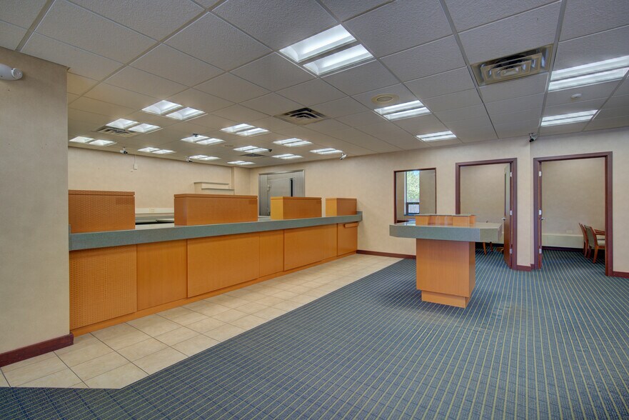 More Photos Of 319 E Broadway St, Mount Pleasant Bank For Sale