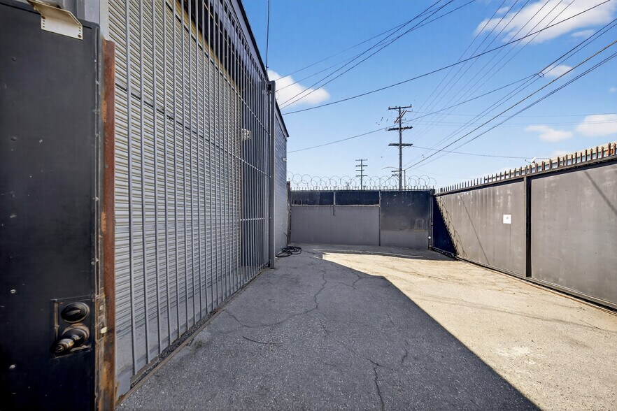 More Photos Of 5221 Pacific Blvd, Huntington Park Warehouse For Sale