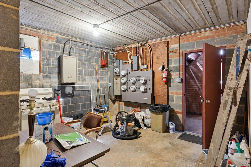 More Photos Of 1700 Irving St NW, Washington Apartments For Sale