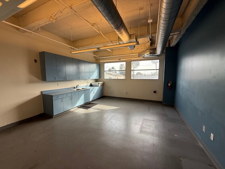 More Photos Of 1512 W Slauson Ave, Los Angeles Office For Lease