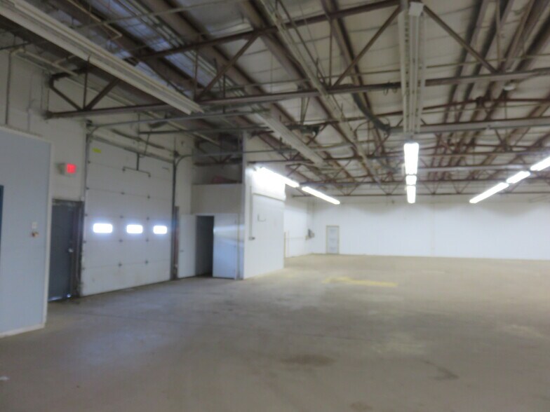 More Photos Of 725 Spiral Blvd, Hastings Manufacturing For Lease