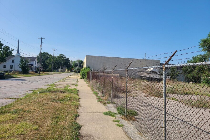 More Photos Of 1144 3rd St, Muskegon Auto Repair For Sale