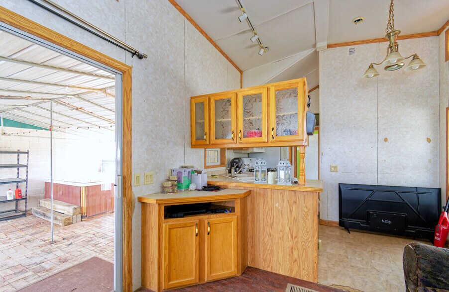More Photos Of 566 Central Blvd, Quartzsite Freestanding For Sale