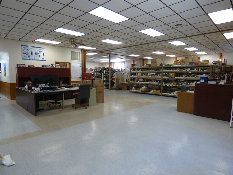 More Photos Of 106 N Renville St, Winthrop Office For Sale