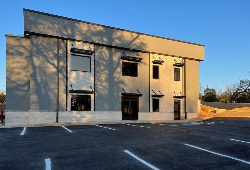 More Photos Of 47 Gramling St, Marietta Office For Lease