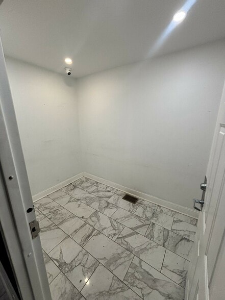 More Photos Of 1015 U St NW, Washington Storefront For Lease