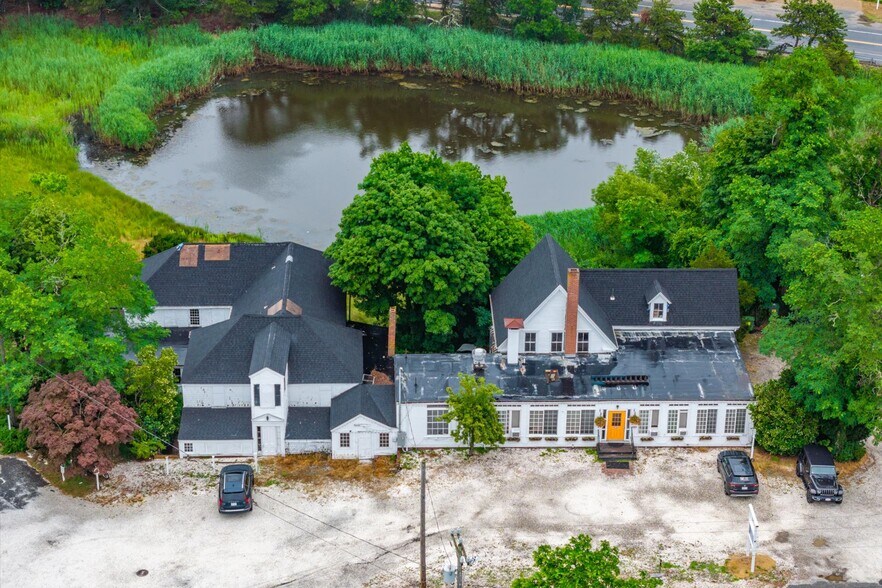 More Photos Of 70 Main St, Wellfleet Hotel For Sale