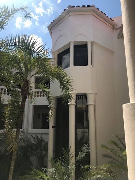 More Photos Of 440 Royal Palm Way, Palm Beach Office For Lease