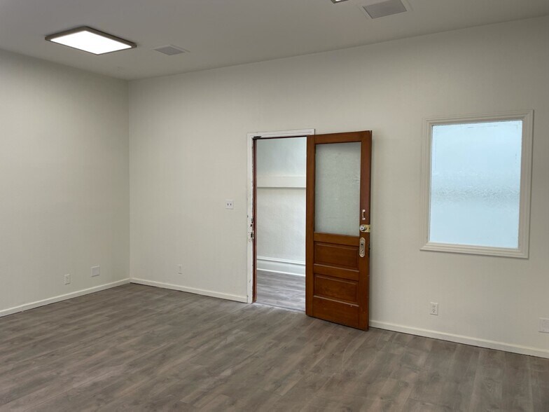 More Photos Of 412 W 4th St, Santa Ana Storefront Retail Office For Lease