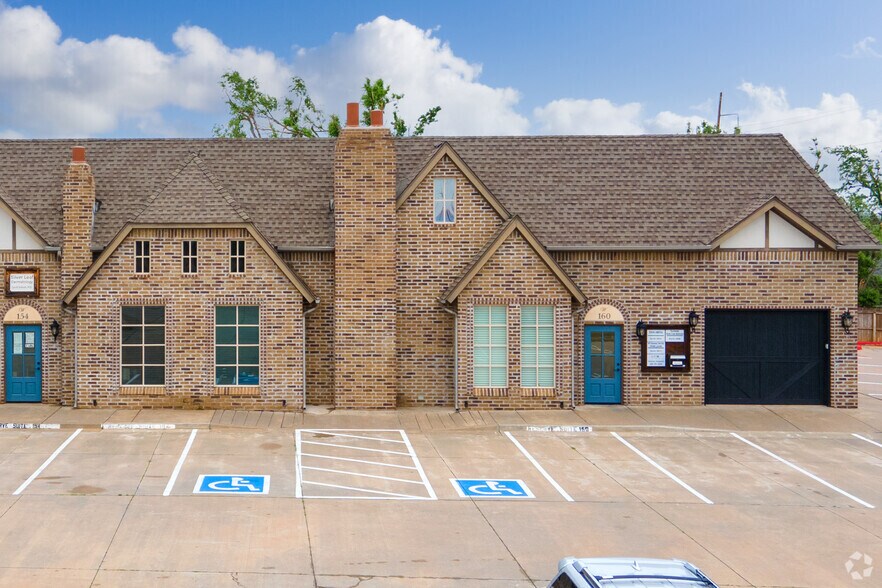More Photos Of 307 E Danforth Rd, Edmond Office Residential For Sale