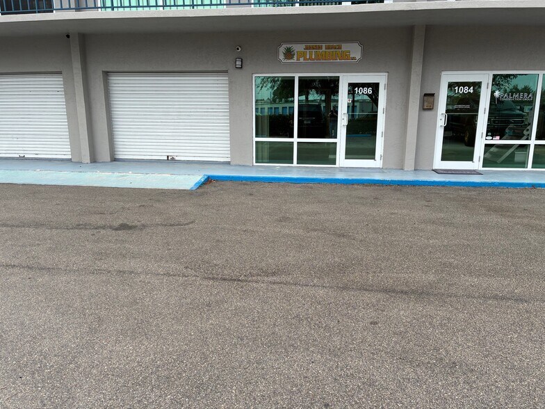 More Photos Of 1092-1086 NE Industrial Blvd, Jensen Beach Light Manufacturing For Sale