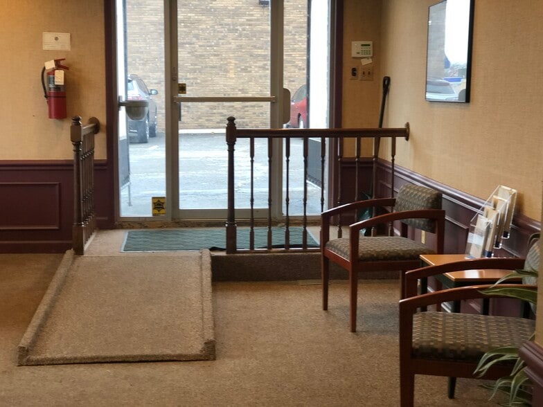 More Photos Of 18735 Ecorse Rd, Allen Park Office For Lease