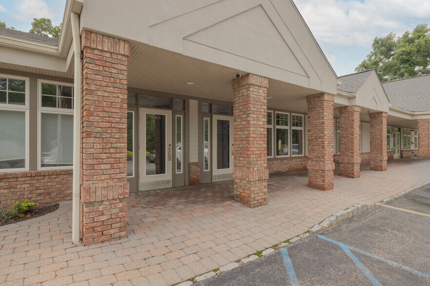 More Photos Of 516 NY-303, Orangeburg Medical For Lease