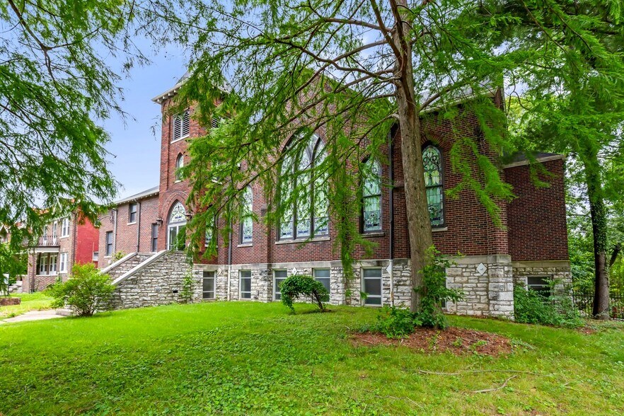 More Photos Of 1517 McCausland Ave, Saint Louis Specialty For Sale