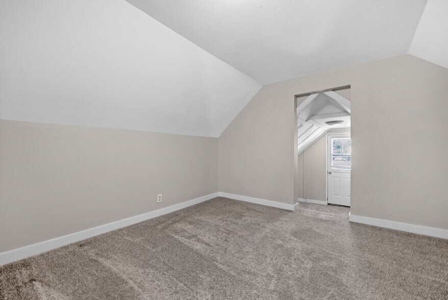 More Photos Of 1925 Lombard Ave, Everett Multifamily For Sale